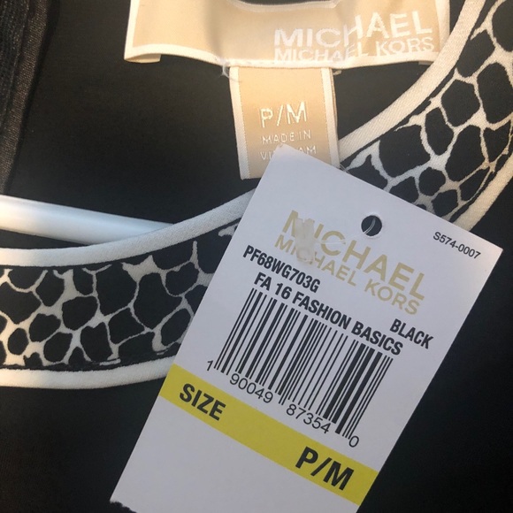 Classic flattering black dress - Picture 2 of 3